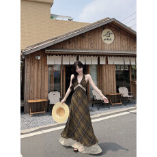 批发实拍实价~复古度假风设计感<b class='q'>蕾丝</b>拼接格纹挂脖露肩修身<b class='q'>连衣裙</b>