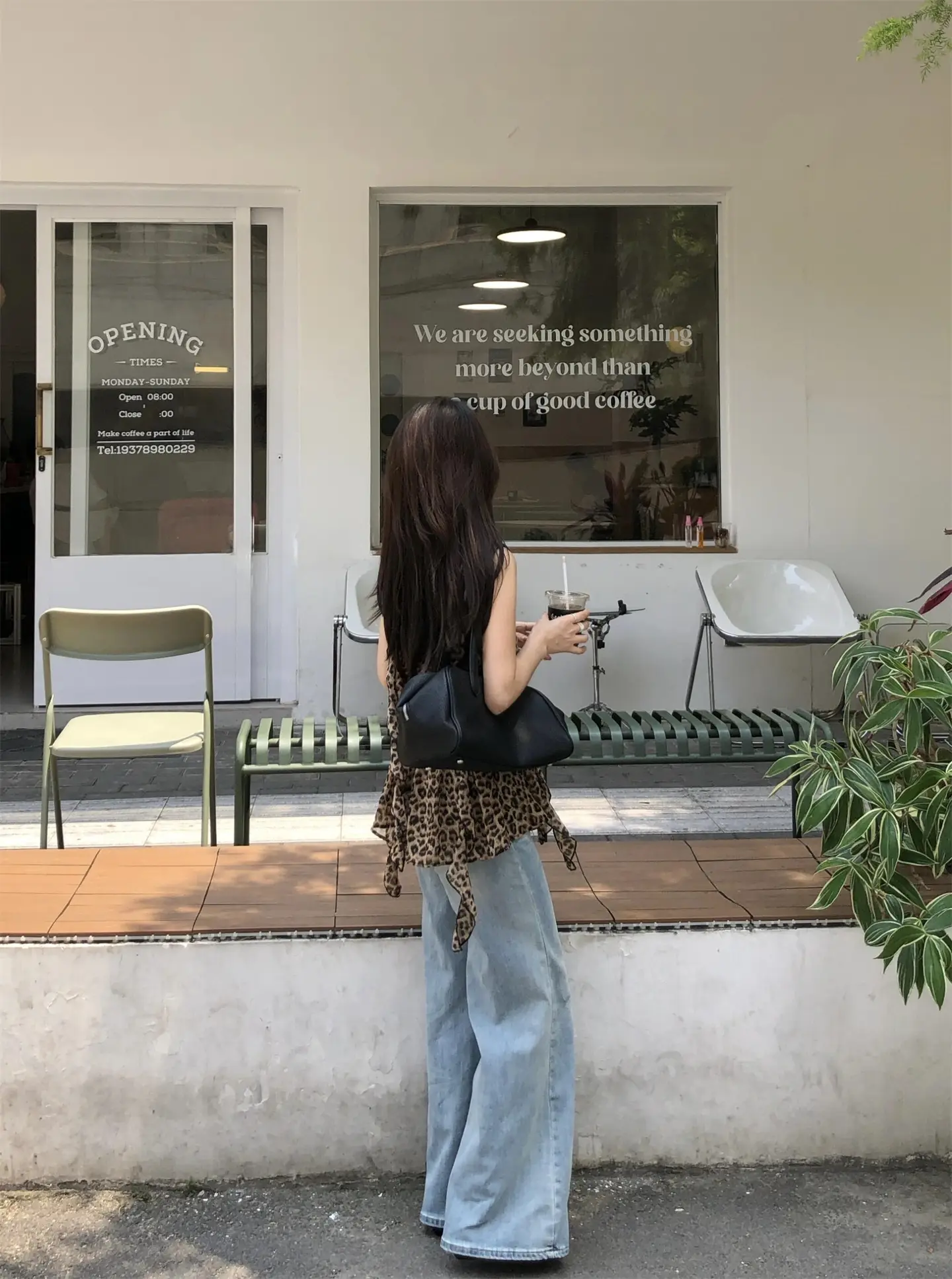 레트로 홀터넥 레오파드 러플 민소매 탑 상세 이미지 2