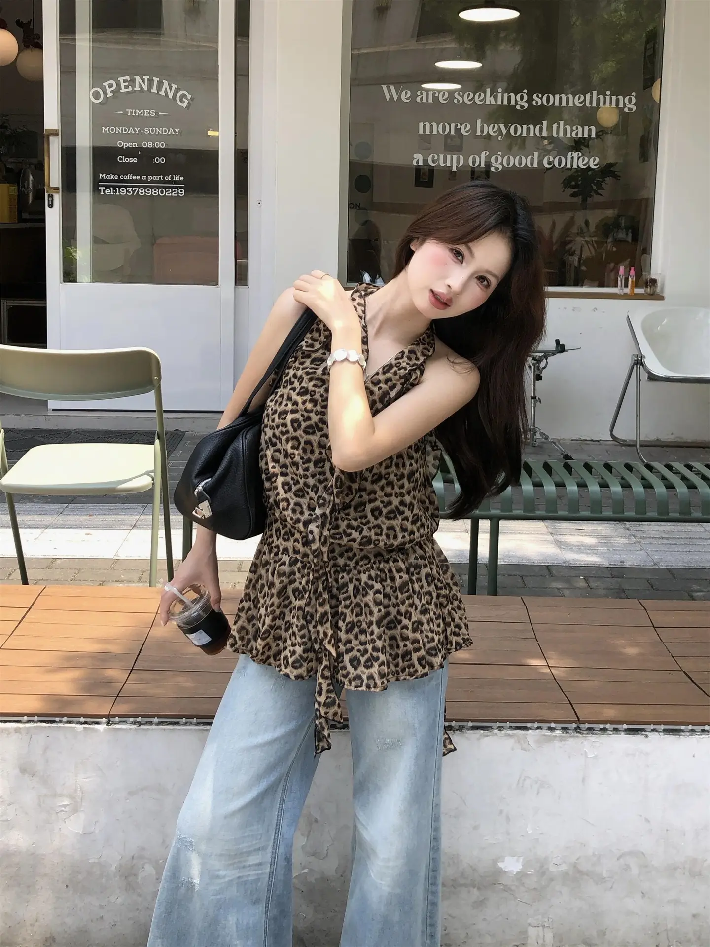 레트로 홀터넥 레오파드 러플 민소매 탑 상세 이미지 3
