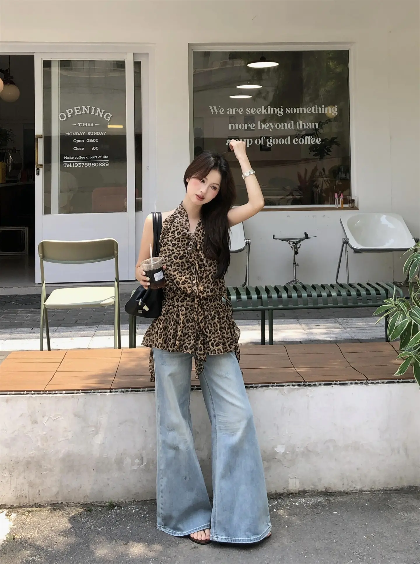 레트로 홀터넥 레오파드 러플 민소매 탑 상세 이미지 4
