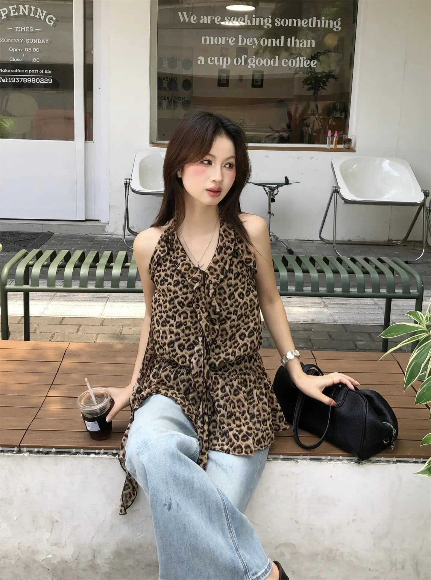 레트로 홀터넥 레오파드 러플 민소매 탑 상세 이미지 6