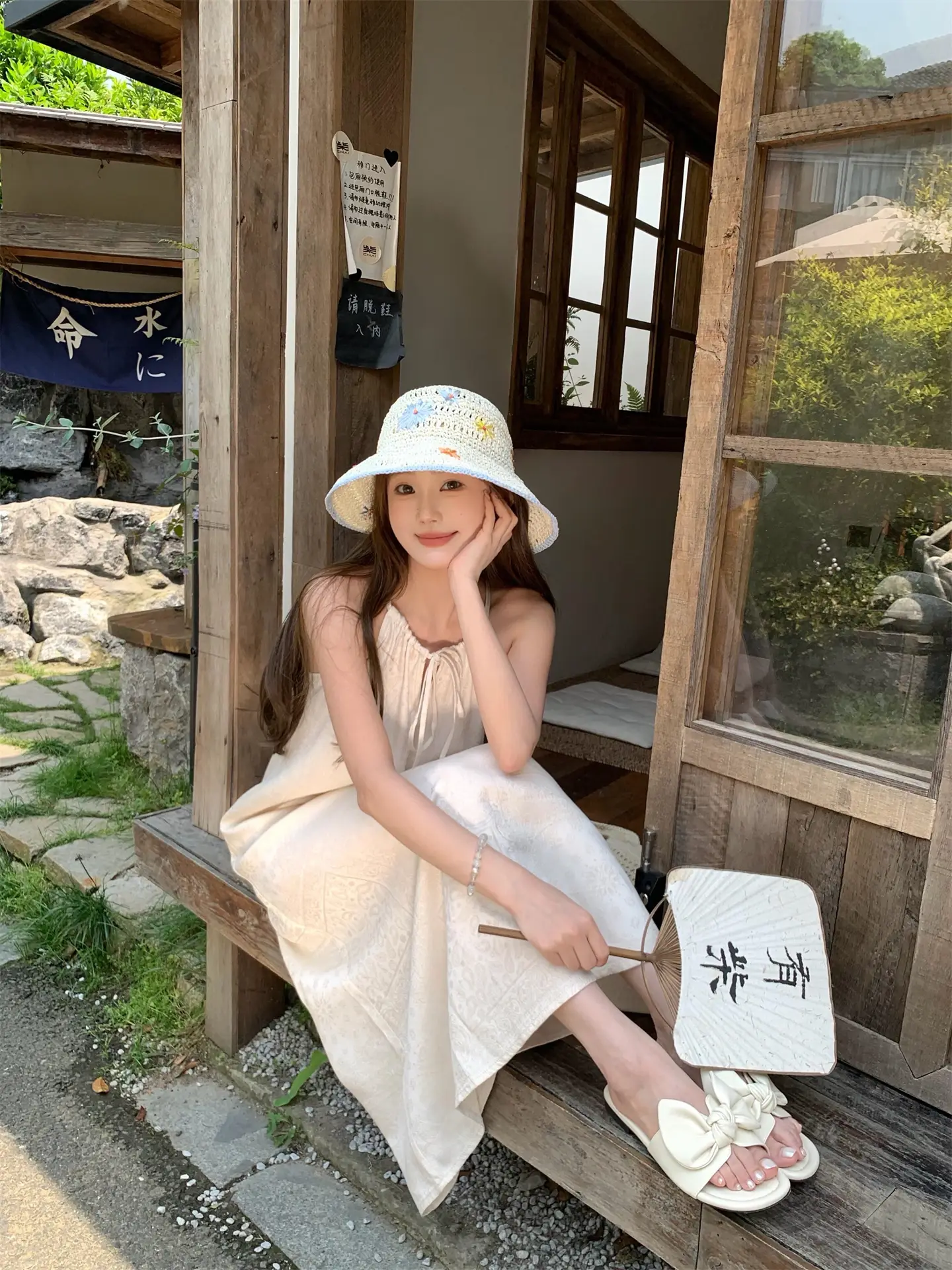 무릎까지 내려오는 무소매 루즈핏 원피스 상세 이미지 1