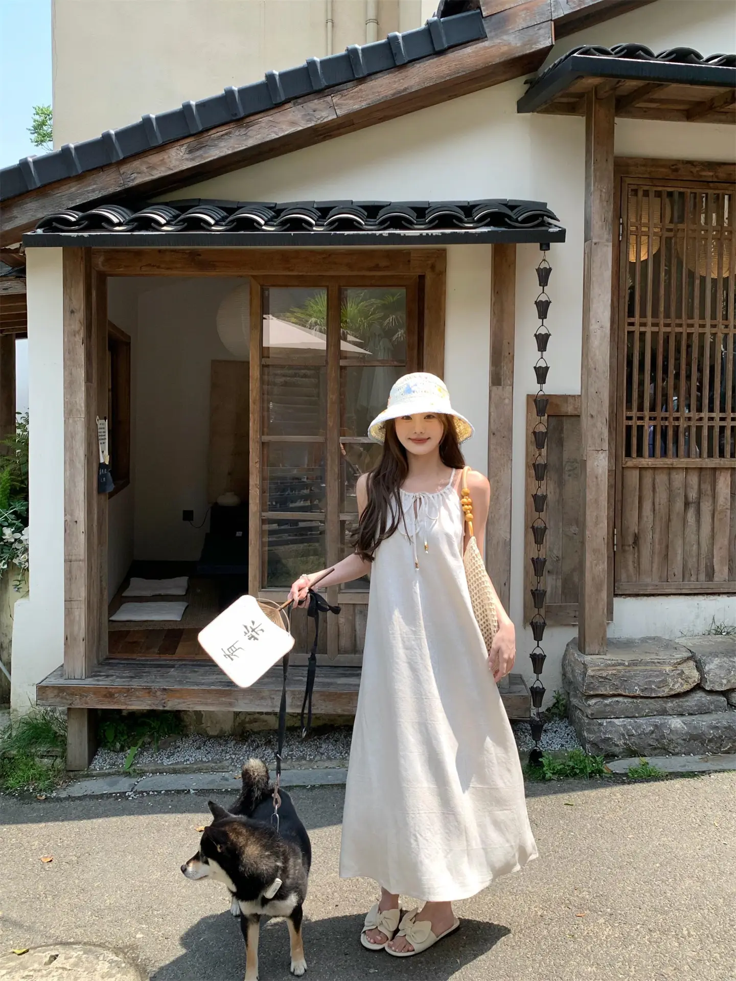 무릎까지 내려오는 무소매 루즈핏 원피스 상세 이미지 2