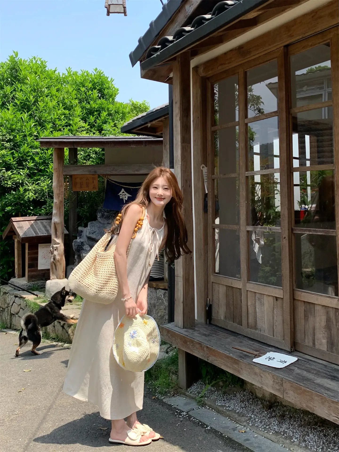 무릎까지 내려오는 무소매 루즈핏 원피스 상세 이미지 4