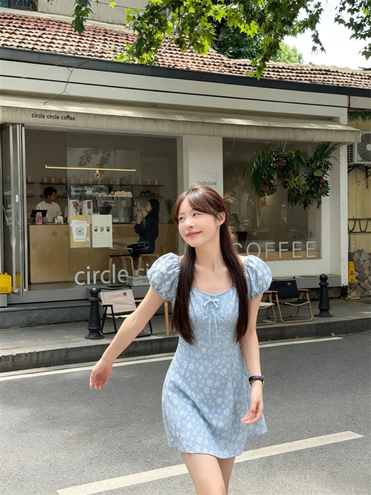 블루 소재의 V넥 풍성한 소매 원피스 상세 이미지 2