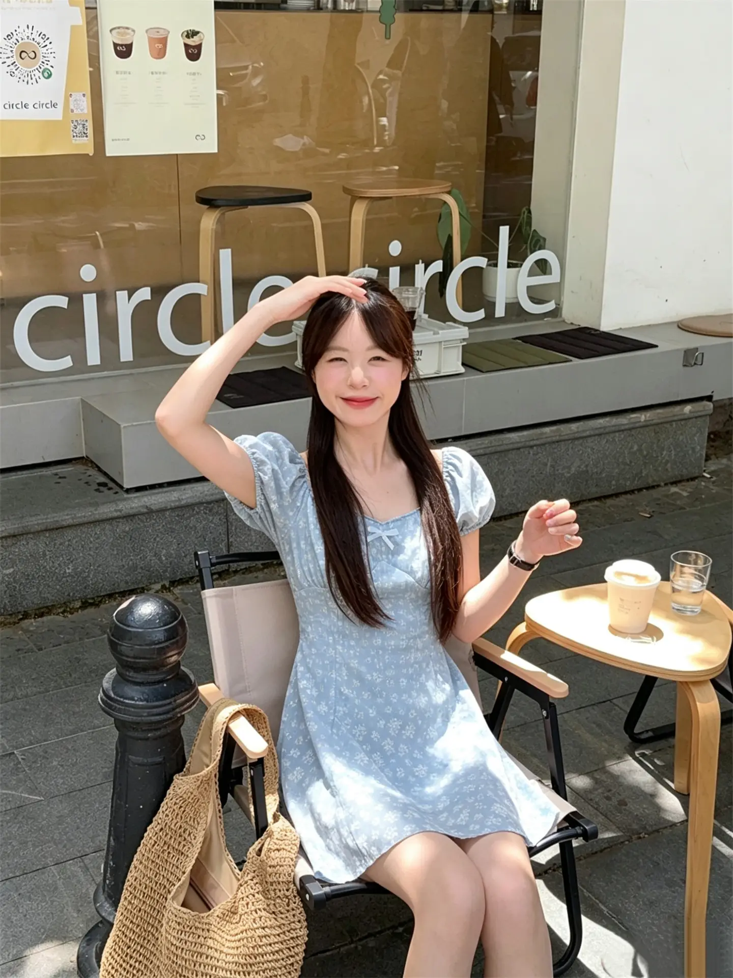 블루 소재의 V넥 풍성한 소매 원피스 상세 이미지 3