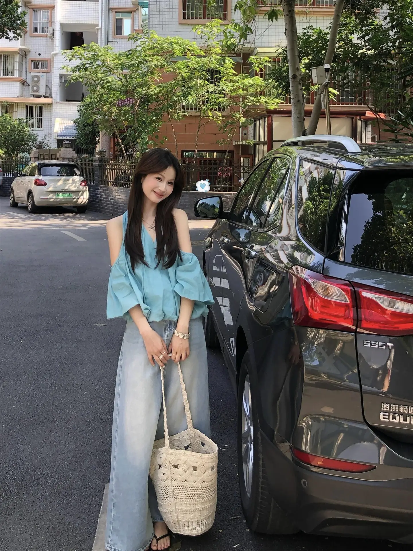러블리 V넥 오프숄더 퍼프소매 셔츠 상세 이미지 6