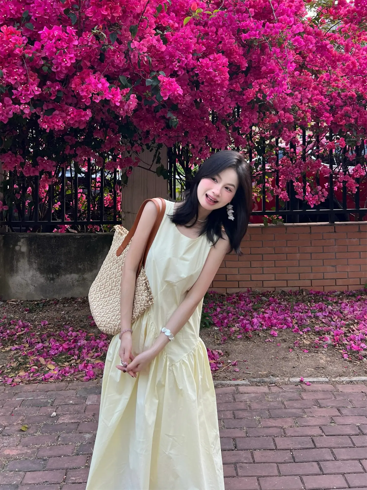 무릎까지 내려오는 허리 높은 원피스 상세 이미지 3