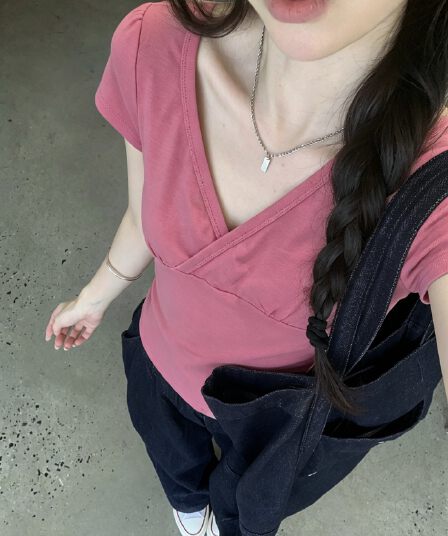실사 정가 순수한 욕망 긍정적 인 어깨 V넥 십자가 디자인 센스 펄프 과일 분말 몸매 가꾸기 반팔 맨위