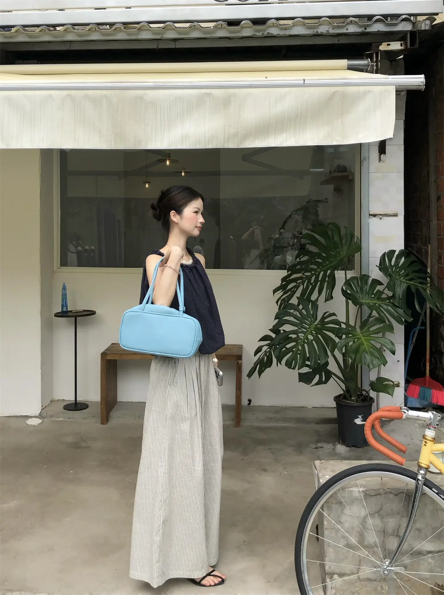 폴카 도트 홀터넥 오프숄더 민소매 탑 상세 이미지 8