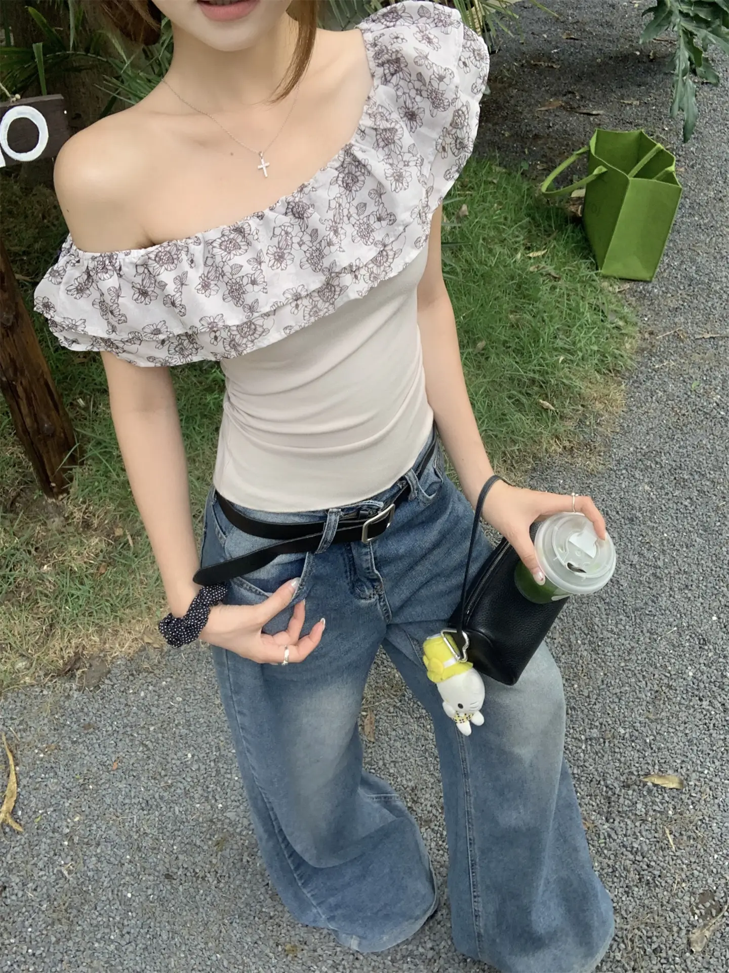 러플 원숄더 반소매 티셔츠 상세 이미지 2