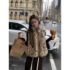 批发时髦<b class='q'>百搭</b>两面穿豹纹毛绒马甲女2025秋冬季新款氛围感环保皮草外套