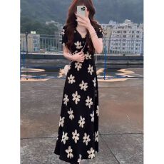 批发法式气质御姐风<b class='q'>黑色</b>碎花V领<b class='q'>连衣裙</b>夏新款修身遮肚子长款裙子