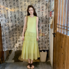 批发法式浪漫度假风捏褶休闲连衣裙女2026夏季新款气质时尚减龄背心裙