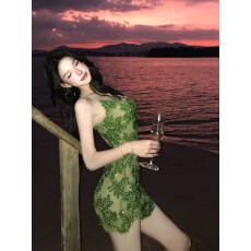 批发灰尘邓邓 度假吊带连衣裙女2026早春新款法式性感包臀裙亮片<b class='q'>裙子</b>