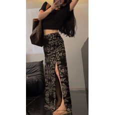 批发三标齐全 天猫品质 五线打边 开叉设计感褶皱黑花碎花A字半身裙