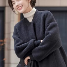 批发初<b class='q'>冬</b>今年流行的独特超好看休闲百搭浅灰色短款羊羔毛外套女秋<b class='q'>冬</b>季