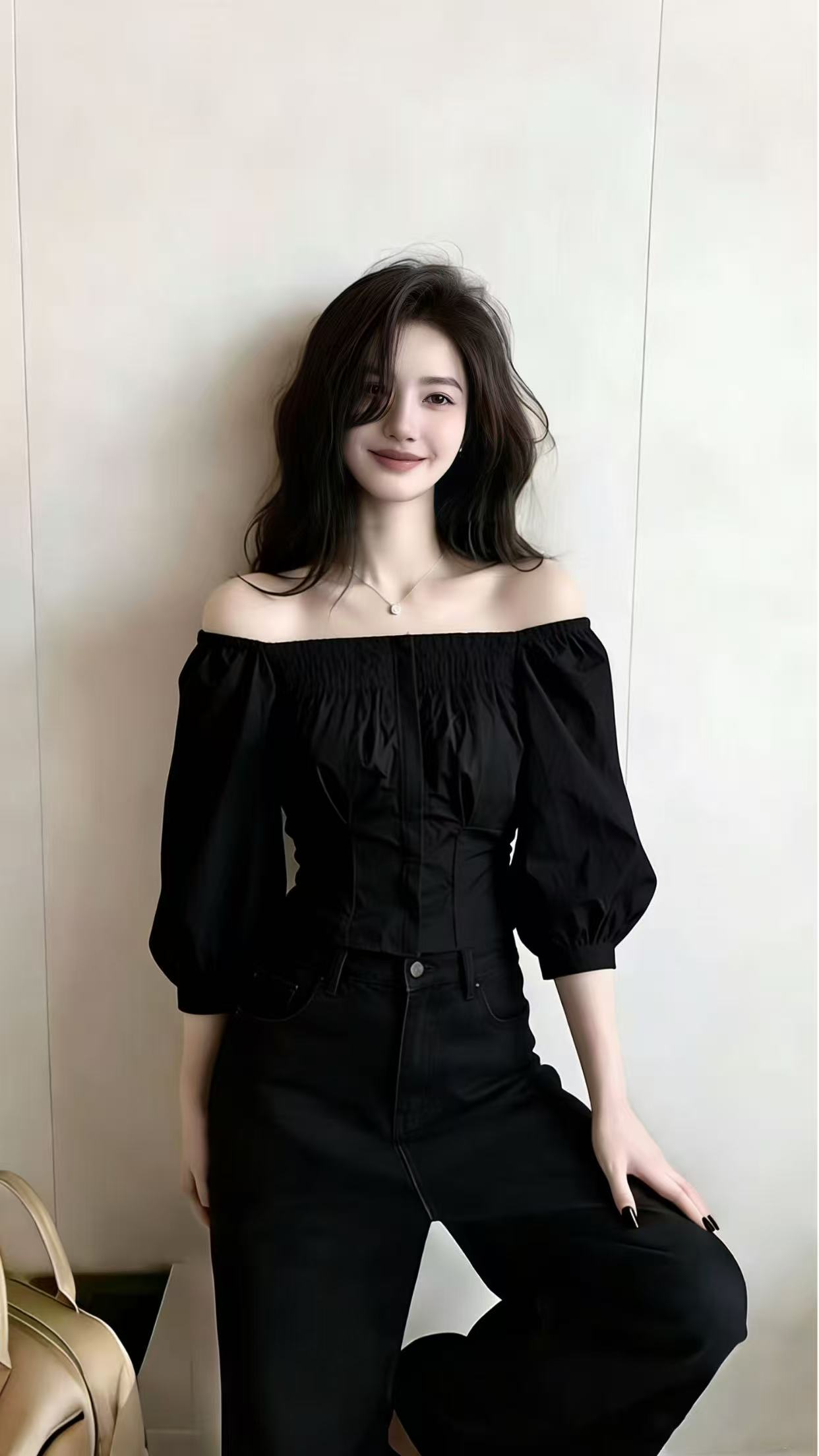 슈퍼 잘 생긴 한 부서 핫걸 바람 검정색 오프숄더 허리 수축 티셔츠 여성 2026 봄 새로운 패션 몸매 가꾸기 맨위