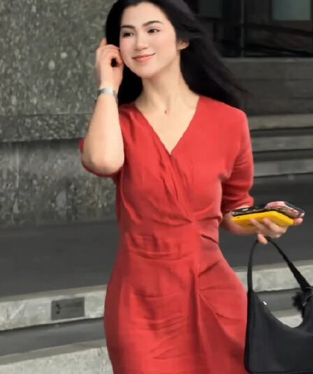 항구 바람 고급 센스 빛 럭셔리 롱 스커트 여성 2026 여름 새로운 레트로 분위기 센스 디스플레이 화이트 허리 수축 외국 가스 드레스