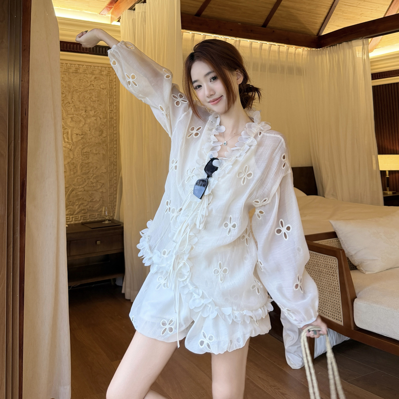 RY4608# 实拍·2026夏款甜美V领花边镂空花朵宽松衬衫+高腰短裤大...