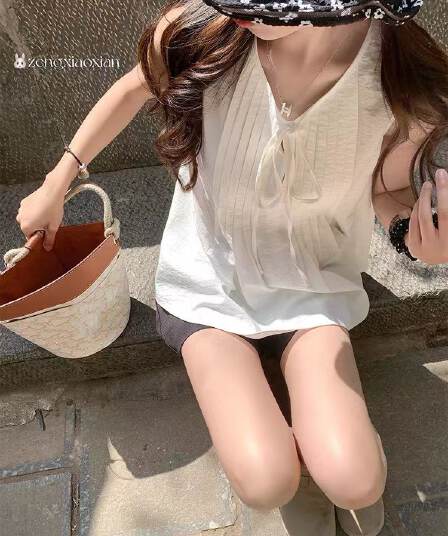 한 번 작은 짭짤한 디자인 센스 플리츠 레이스업 민소매 조끼 여성 셔츠 2025 여름 신제품 루즈핏 슬림해 보이는 맨위 서비스