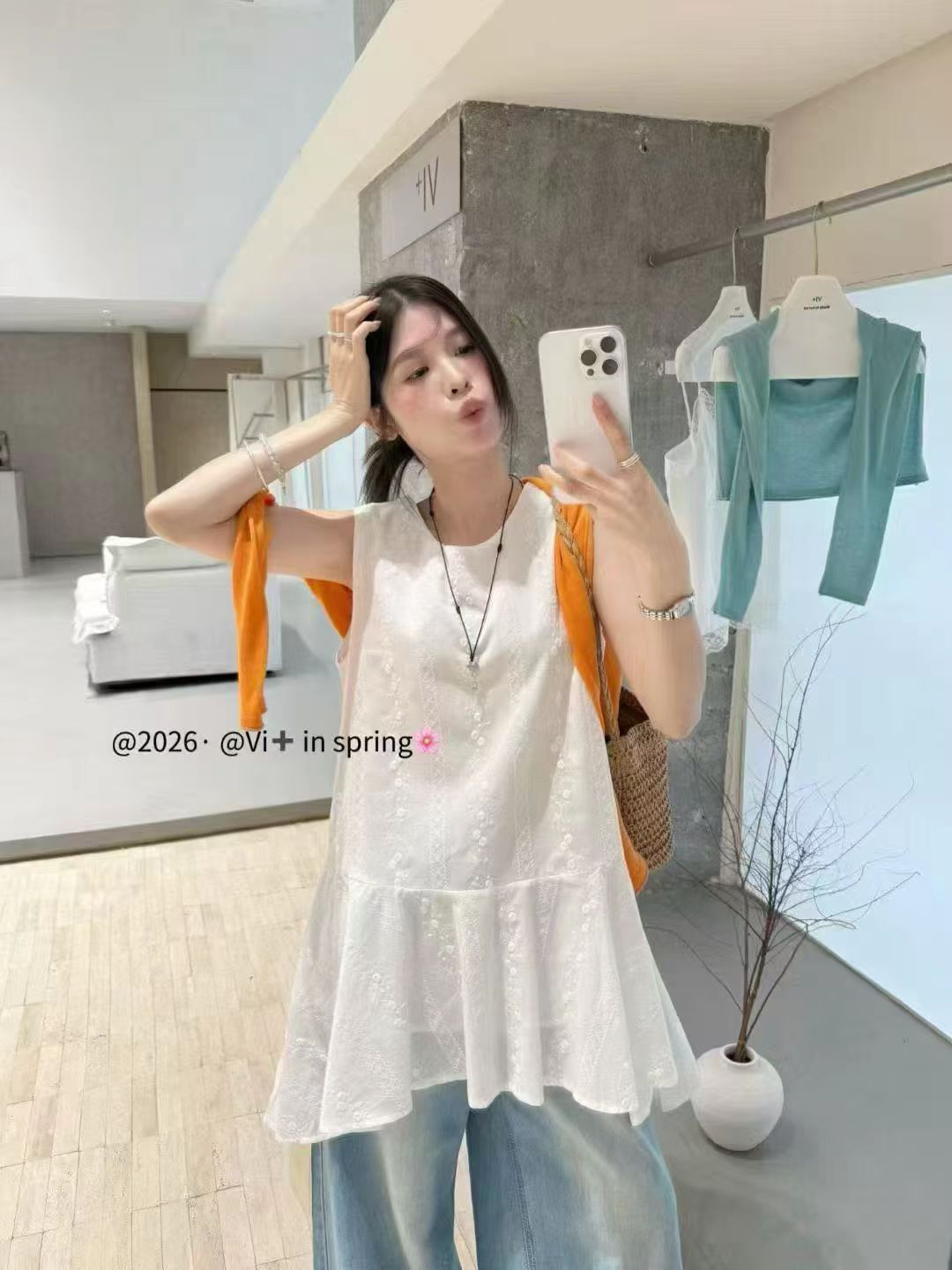2026 봄 여름 새로운 드레스 휴가 바람 자카드 화이트 짧은 치마 품격 허리 수축 한 마디 민소매 조끼 스커트