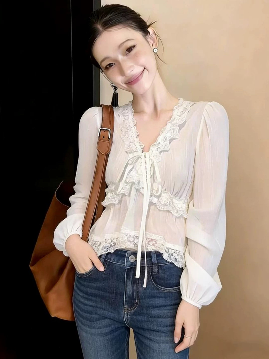 프랑스식 부드러운 바람 레이스 레이스 V넥 쉬폰 블라우스 여성 긴 소매 레이스 업 셔츠 몸매 가꾸기 슬림해 보이는 분위기 센스 맨위