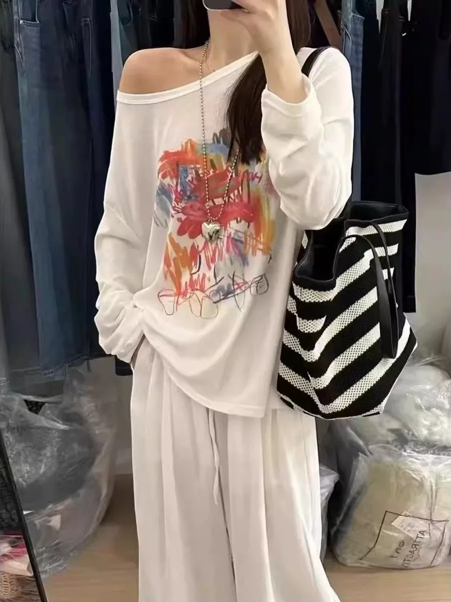 한국 동대문 여름 새로운 루즈핏 색상 낙서 프린트 비스듬한 어깨 긴팔 티셔츠 여성 자외선 차단 블라우스 맨위