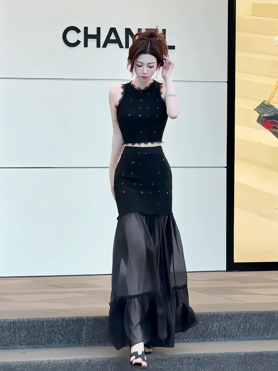 검정색 패션 세트 드레스 여성 2026 여름 새로운 디자인 센스 민소매 몸매 가꾸기 베스트 맨위 망사 반신 스커트