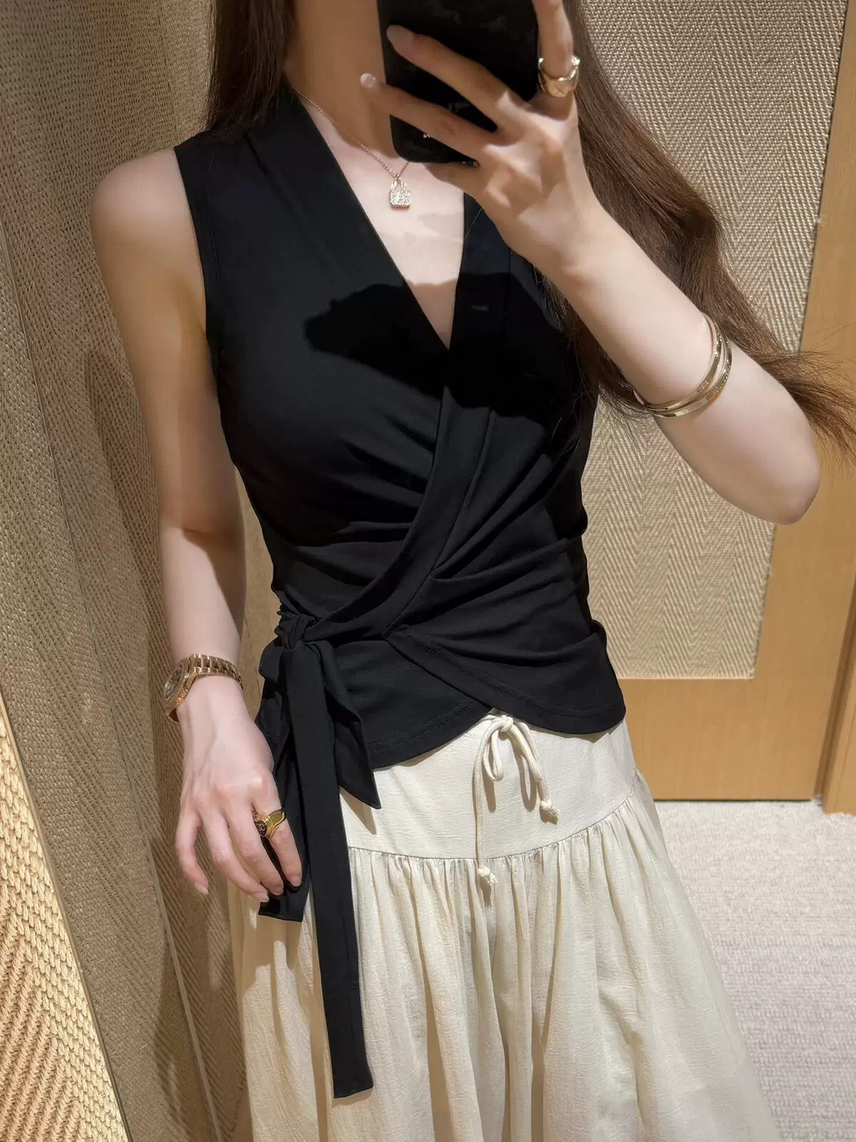 한 부서 십자가 V넥 캐미솔 2026 년 새로운 여름 레이스업 허리 수축 슬림해 보이는 민소매 작은 셔츠 맨위