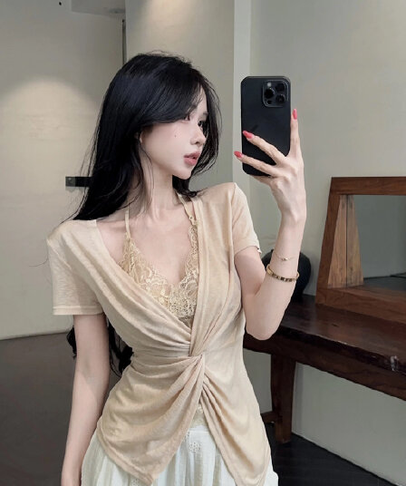 빛 럭셔리 작은 대중 순수한 욕망 V넥 비틀림 레이스 조각 반팔 티셔츠 여성 여름 몸매 가꾸기 슬림해 보이는 연령 감소 패션 맨위