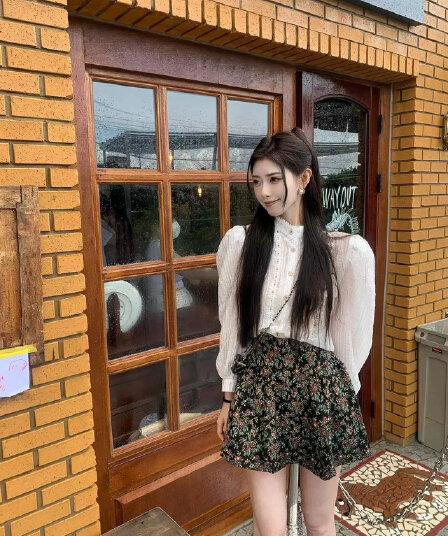 작은 키 착용 가져 가라. 전체 집합 거품 소매 홀로우 아웃 셔츠 코디 꽃무늬 반신 스커트 두 조각 세트 드레스 여성 가을 의상