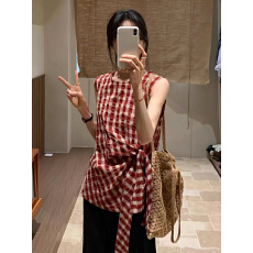批发法式复古红色扭结绑带无袖格子<b class='q'>衬衫</b>女2026夏季新款设计感背心上衣