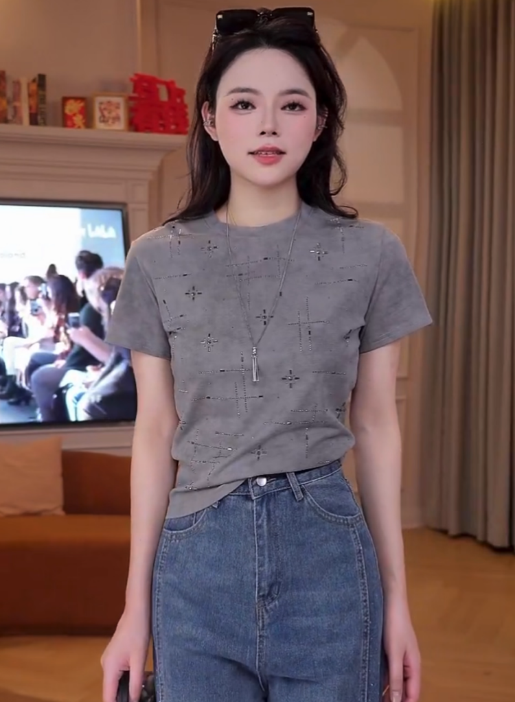 디자인 센스 무거운 작업 핫픽스 반팔 티셔츠 여성 2026 년 여름 새로운 패션 다용도 캐주얼 슬림해 보이는 맨위 여성