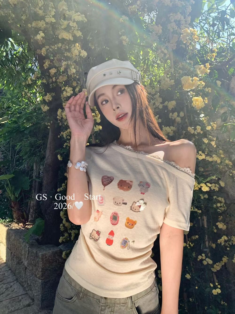 순수한 욕망 비스듬한 어깨 레이스 측면 반팔 티셔츠 여성 여름 달콤함 만화 프린트 허리 수축 슬림해 보이는 디자인 센스 작은 대중 맨위