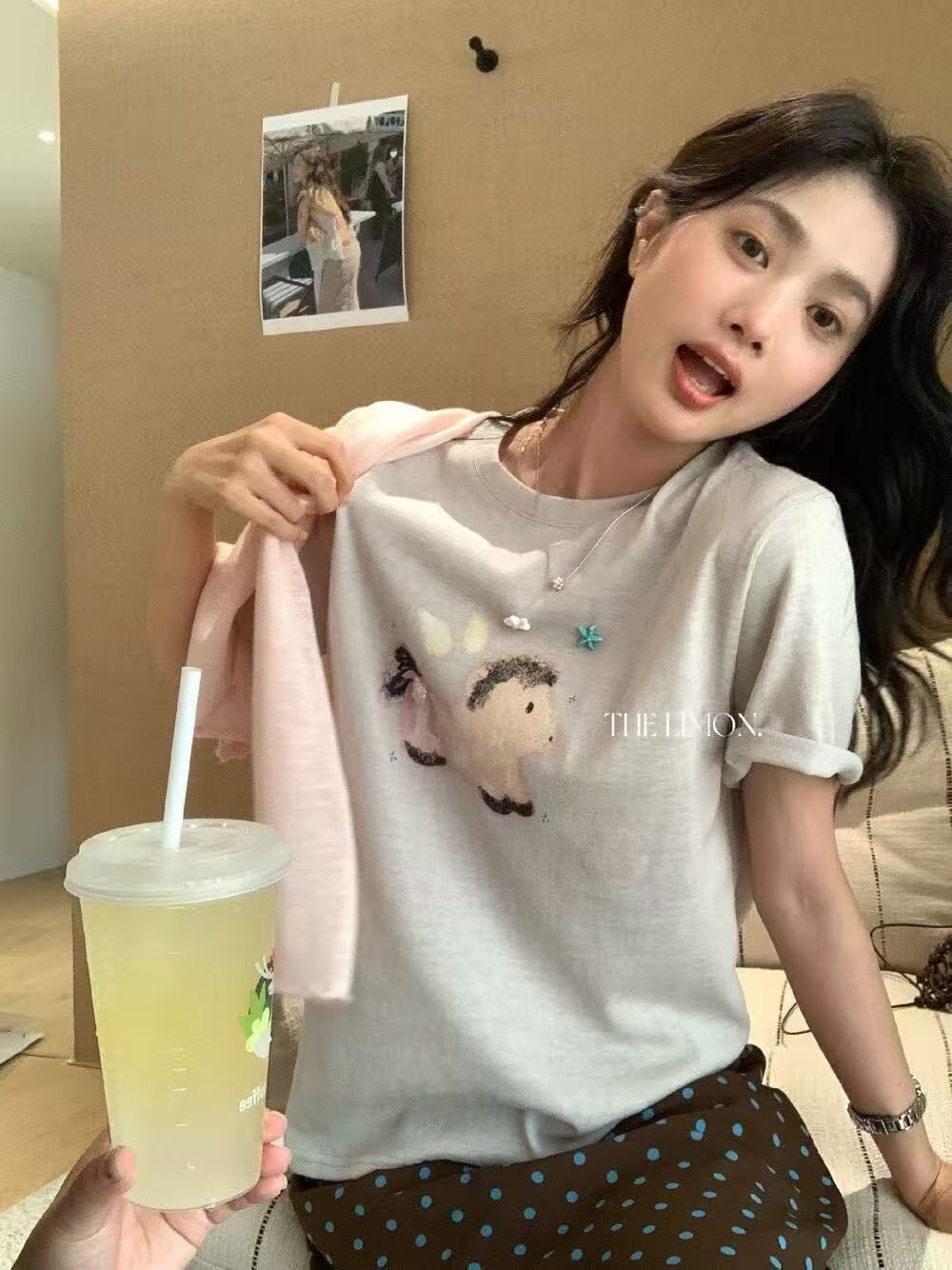 여름 소녀 센스 수공 비즈 박기 작은 말 프린트 한 첨부 된 의류 루즈핏 캐주얼 라운드 넥 회색 반팔 티셔츠 여성