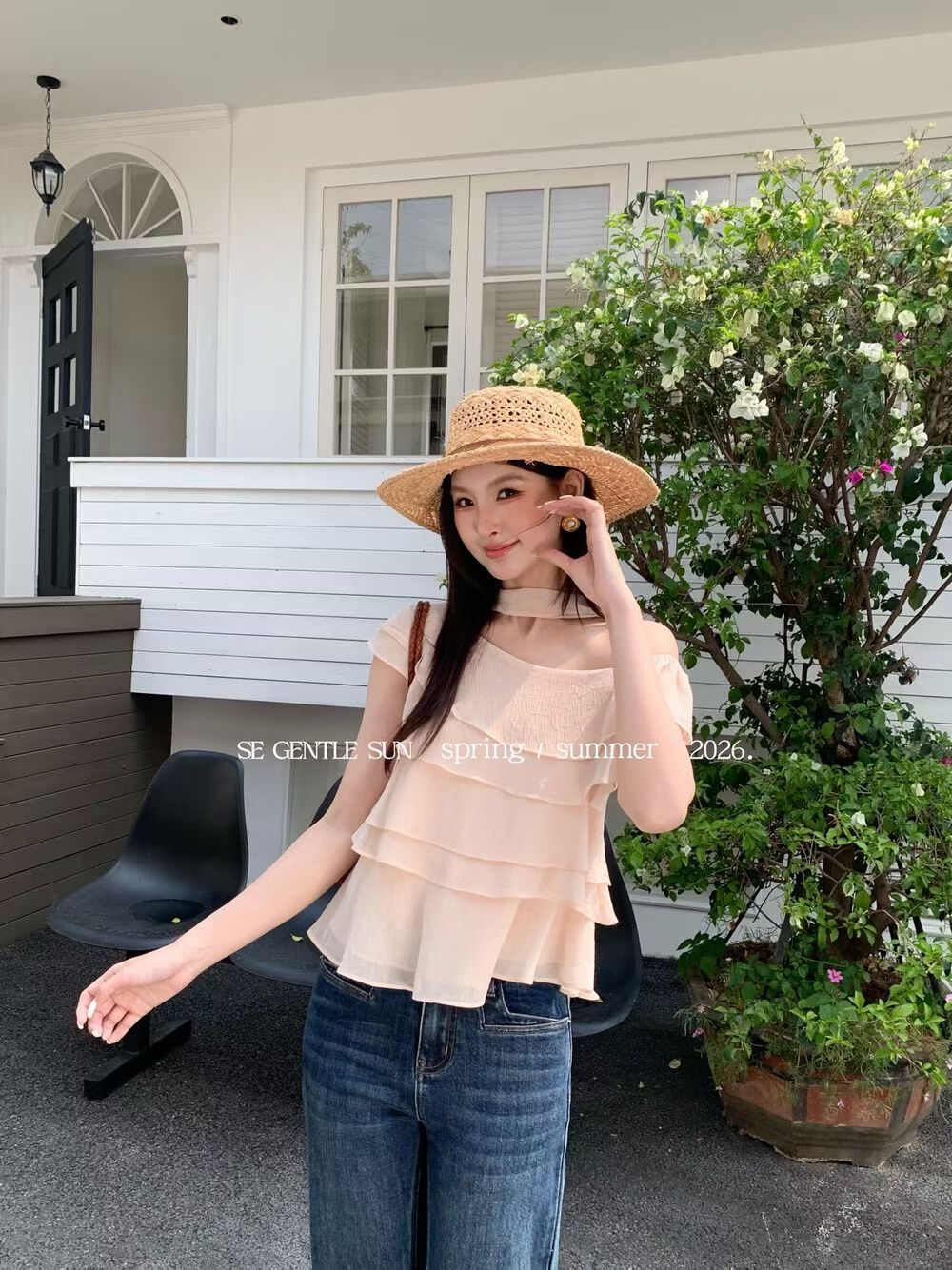 프랑스식 자이언트 잘 생긴 ~ 중 프릴 비스듬한 어깨 의류 여성 2026 년 여름 새로운 쉬폰 작은 셔츠 디자인 센스 작은 대중