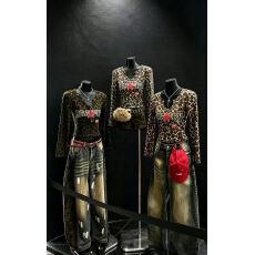 批发酷辣妹豹纹小U领铁圈短款长袖T新2026秋冬韩日ootd<b class='q'>时尚</b><b class='q'>个性</b>摇滚美
