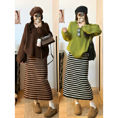 批发实拍2025<b class='q'>大码</b>冬装新款韩系木耳边V领毛衣针织衫+条纹半身裙两件套