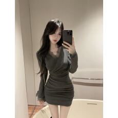 批发实拍v领<b class='q'>蕾丝</b>连衣裙女秋冬纯欲性感包臀小妈裙显身材打底内搭裙子