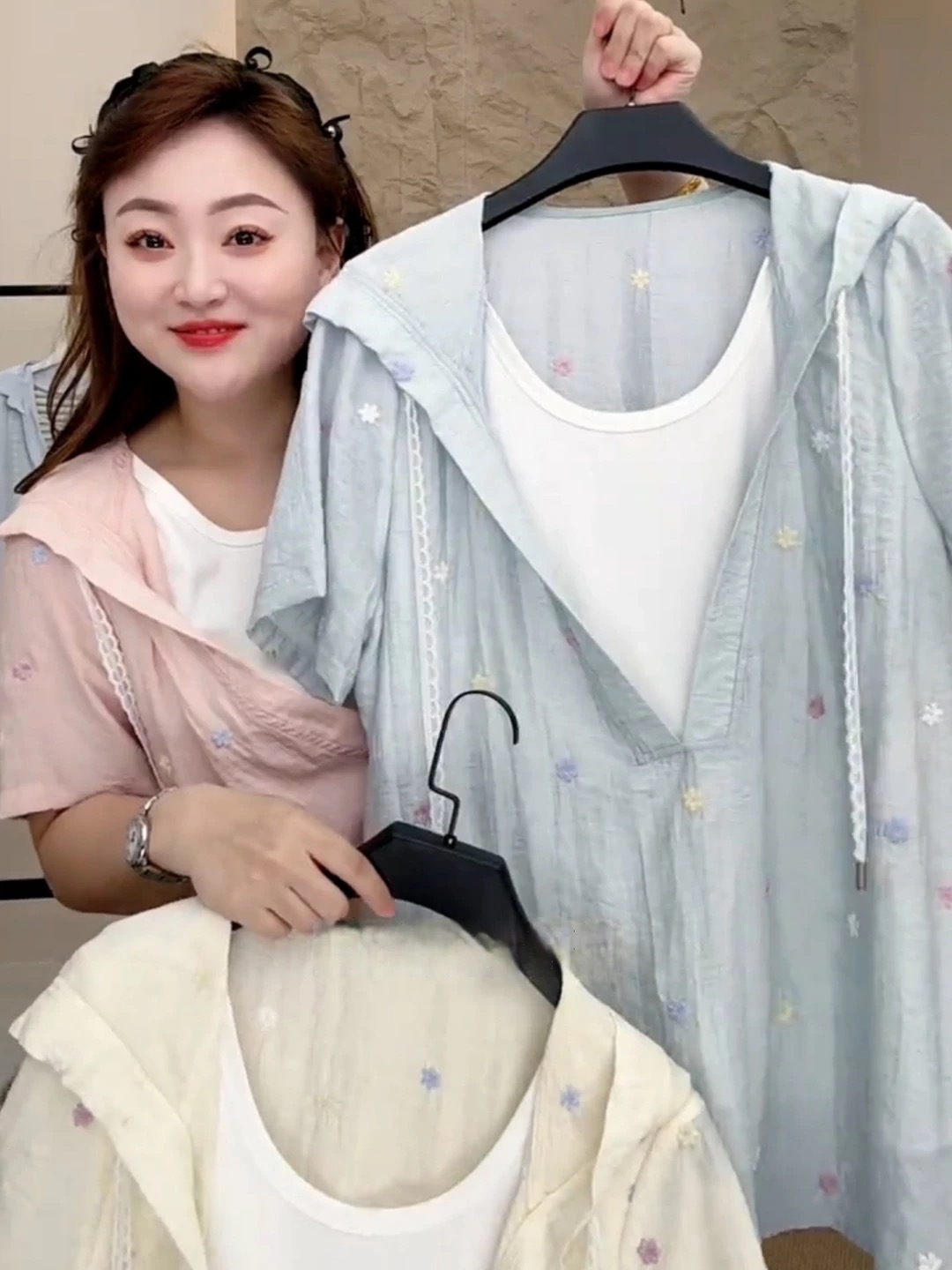 빅 사이즈 여성 의류 도파민 황색 자수 페이크 레이어드 반팔 셔츠 맨위 여름 새로운 루즈핏 품격 셔츠