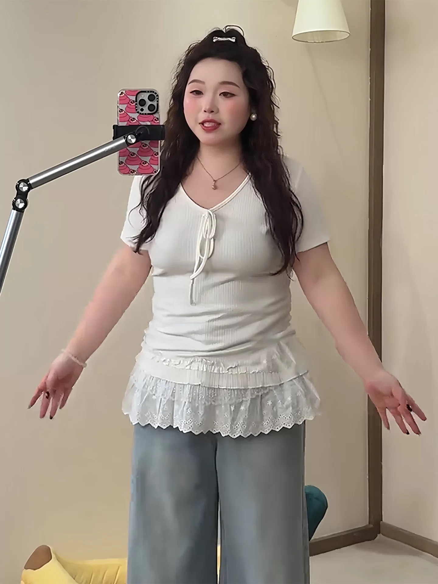 빅 사이즈 달콤한 스타일 V넥 레이스업 레이스 조각 반팔 티셔츠 여성 여름 지방 mm 화이트 슬림해 보이는 표지 배 맨위