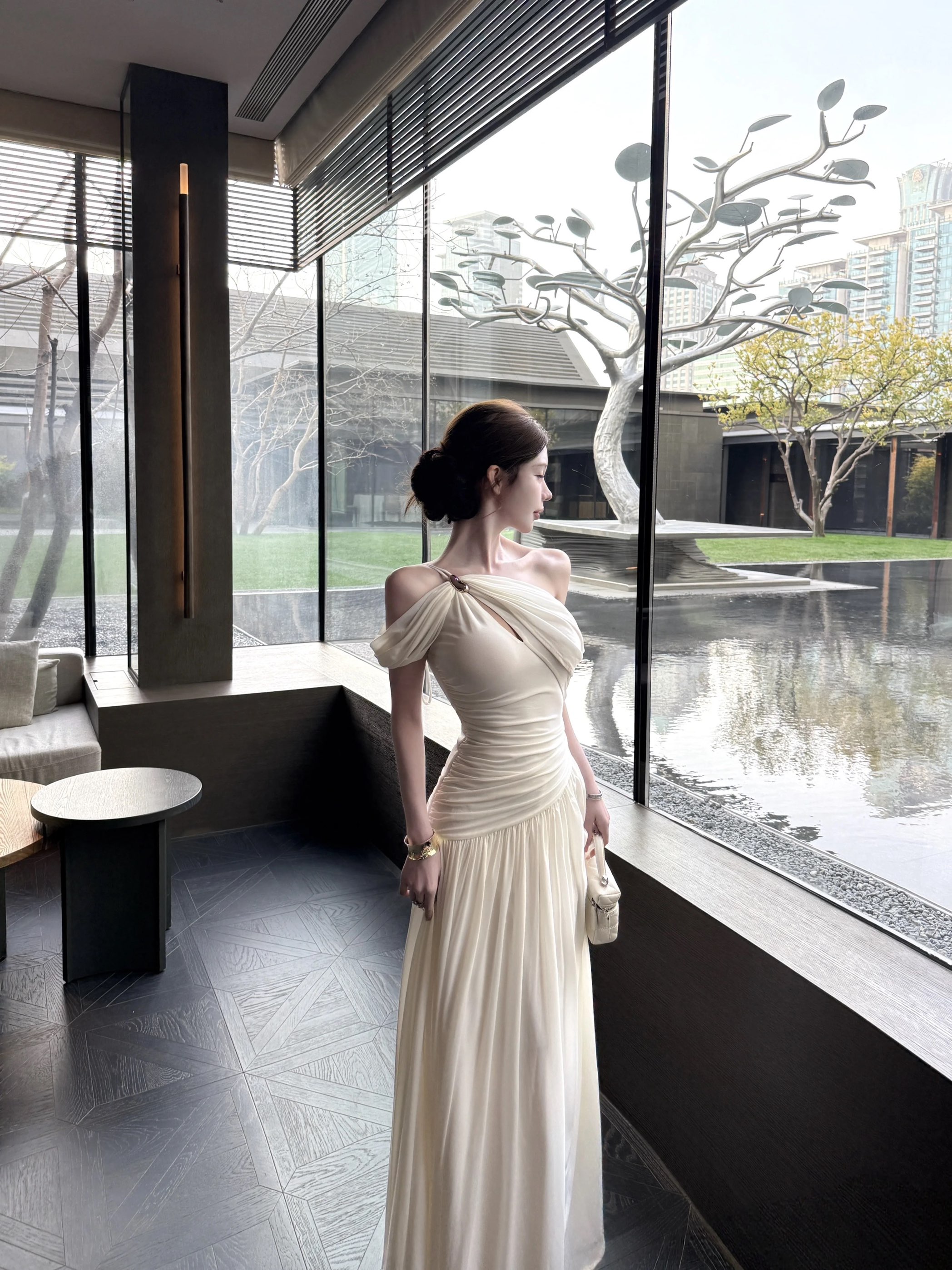 kubiliv 감기 矜 우아한 프랑스식 분위기 센스 비스듬한 어깨 비틀림 디자인 롱 스커트 섹시함 순수한 욕망 드레스