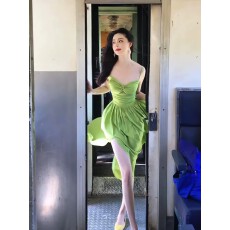 批发法式绿色扭结开叉吊带<b class='q'>连衣裙</b>女<b class='q'>夏季</b>海边度假设计感收腰绝美长裙子