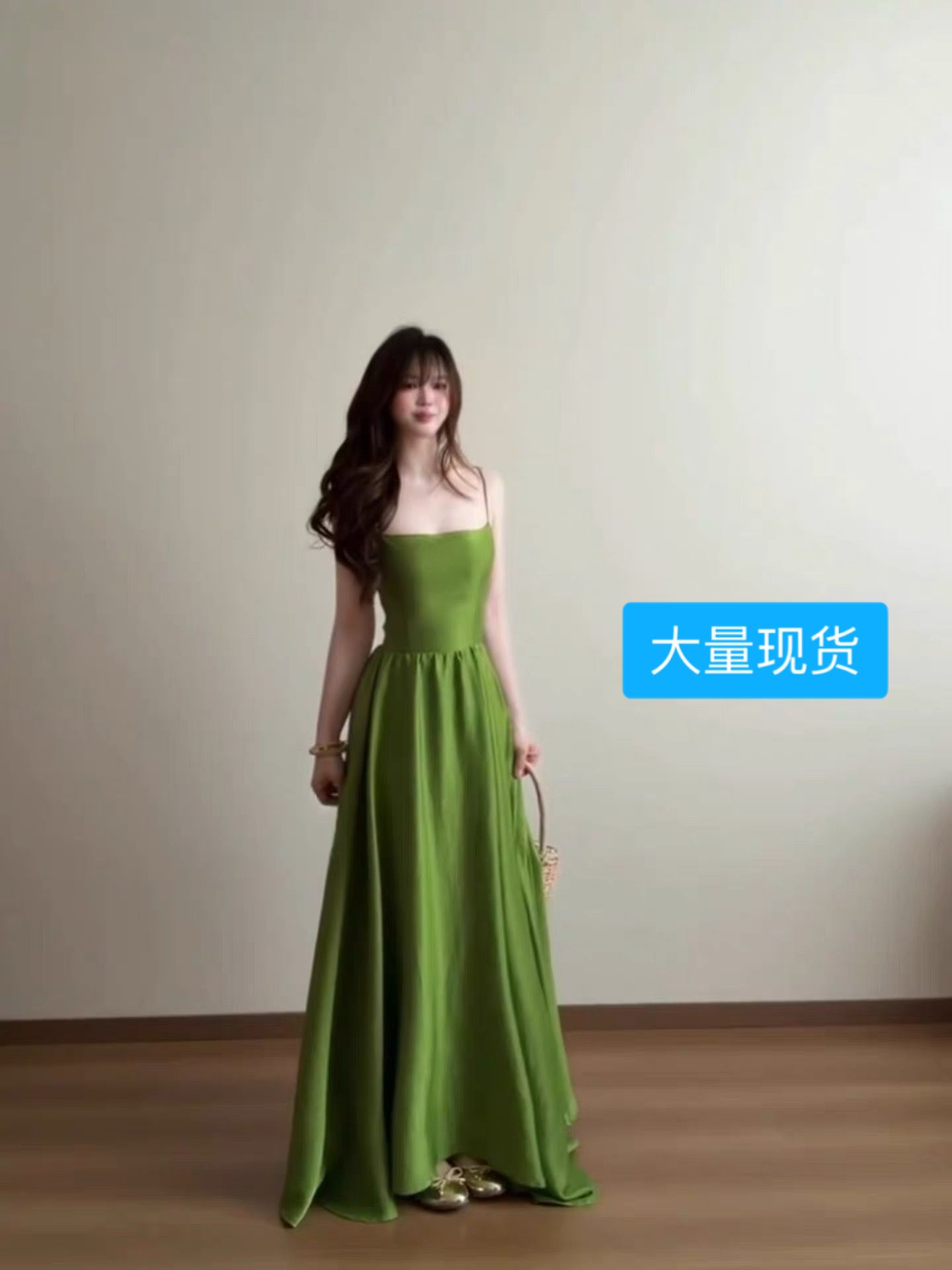 프랑스식 녹색 백리스 스트랩 슬립 여성 드레스 여름 해변가 휴가 섹시함 핫걸 허리 수축 아름다운 롱 스커트