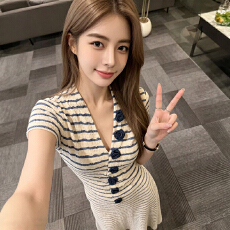 批发孕妇装夏季白<b class='q'>条纹</b>肌理感连衣<b class='q'>裙</b>玫瑰扣V领短袖修身显瘦包臀鱼尾<b class='q'>裙</b>