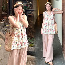 批发孕妇装夏季<b class='q'>百搭</b>设计感V领碎花小衫上衣搭配九分裤减龄套装