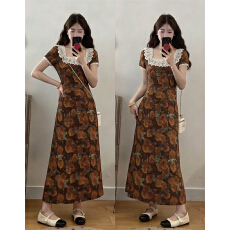 批发实拍2026大码夏季新款胖MM法式高级感复古方领收腰气质碎花<b class='q'>连衣裙</b>