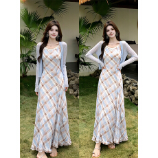 批发实拍2026大码夏季新款防晒针织开衫蓝色格纹撞色吊带<b class='q'>连衣裙</b>两件套