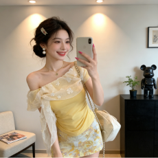 批发蕾丝立体花朵网纱拼接黄色短袖t恤女修身一字肩上衣